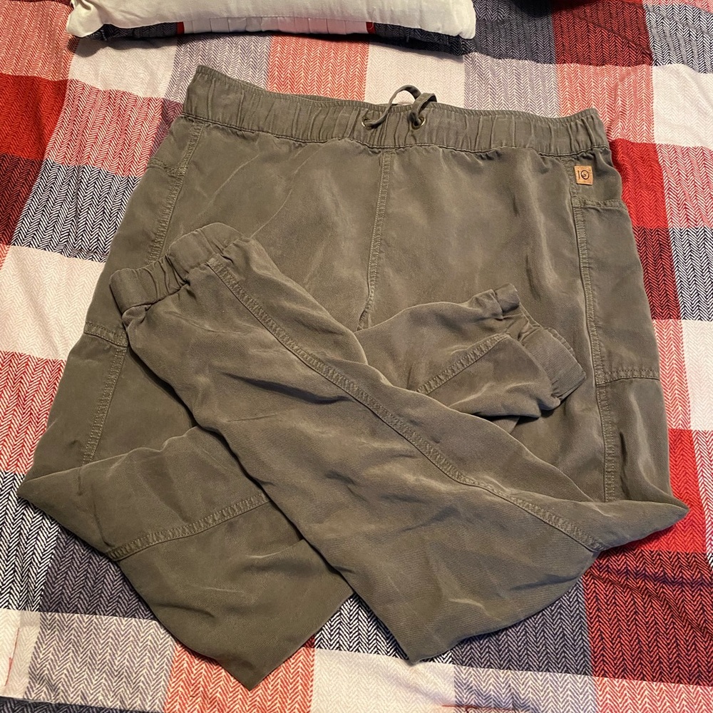 Super comfy army green joggers
